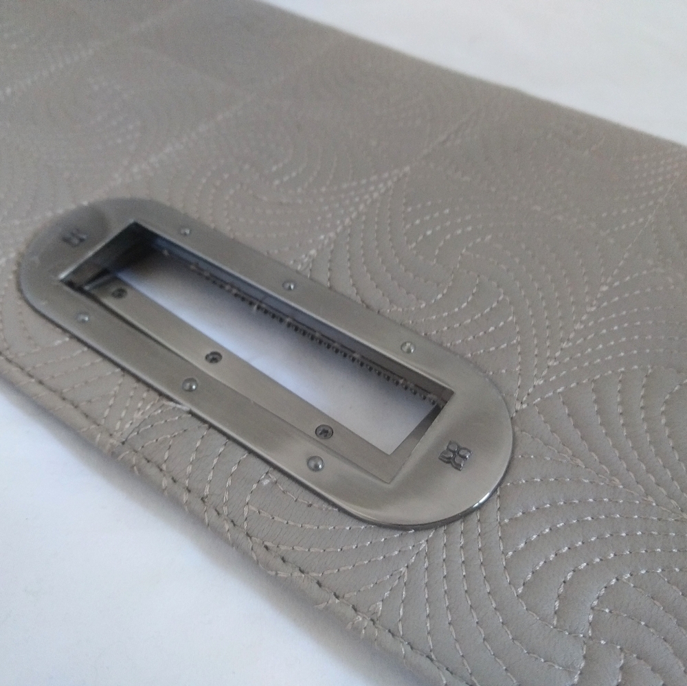 BCBGMAXAZRIA Bcbg Maxazria Clutch - Picture 3 of 8